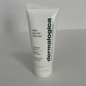 Dermalogica daily glycolic cleanser
brightens dull, uneven skin tone